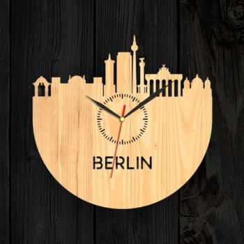 Ceas din lemn gravat Berlin