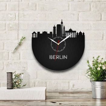 Ceas din lemn gravat Berlin