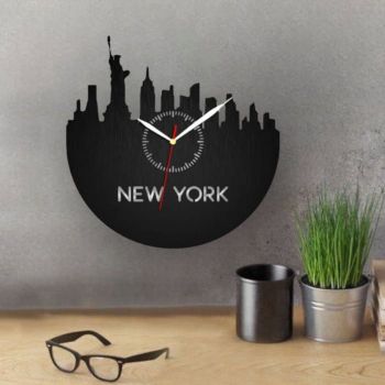 Ceas din lemn gravat NEW YORK