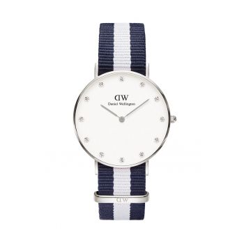 Ceas argintiu cu o curea in dungi